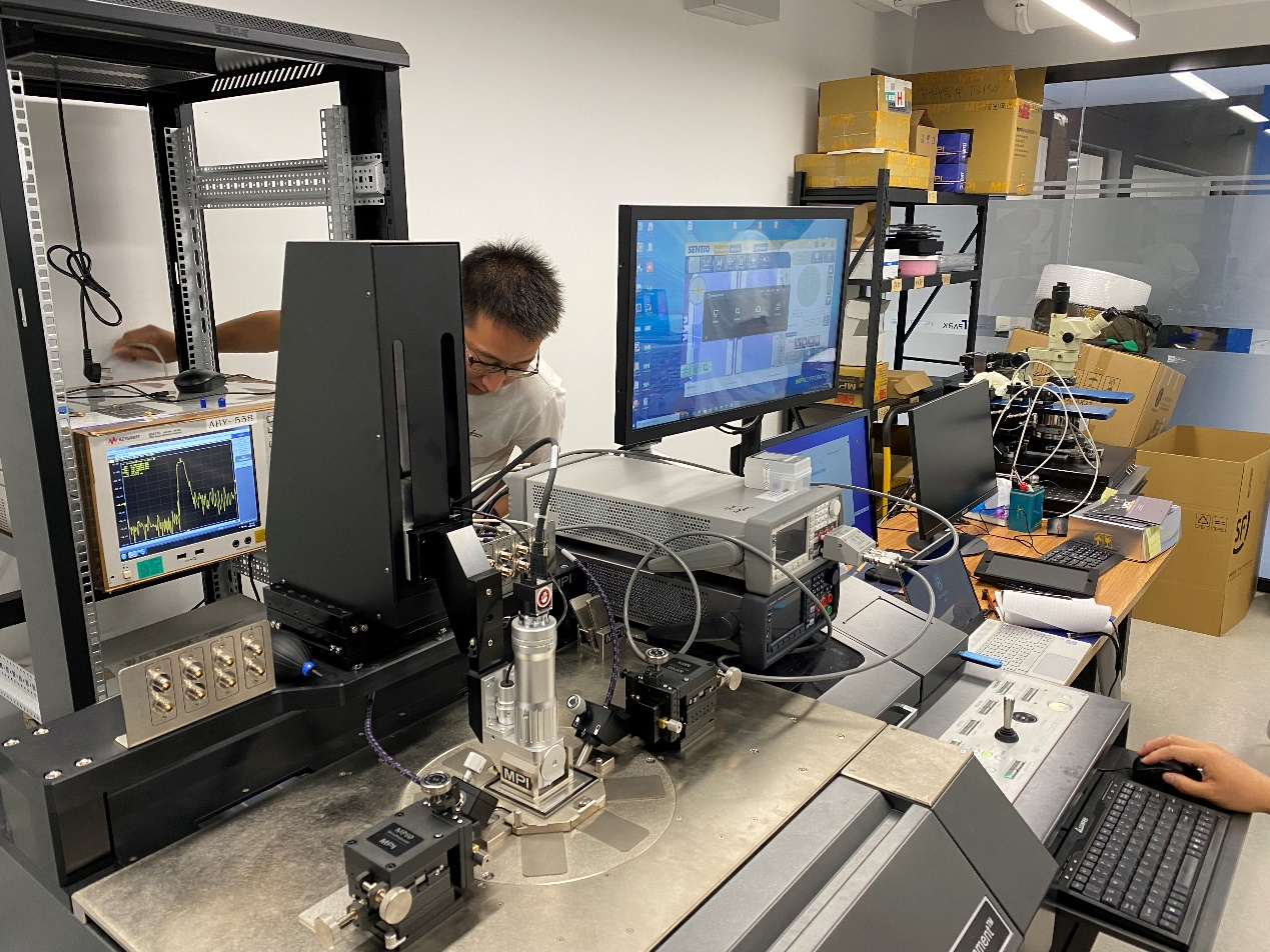 直流低漏电 fA 级在片测试1.png